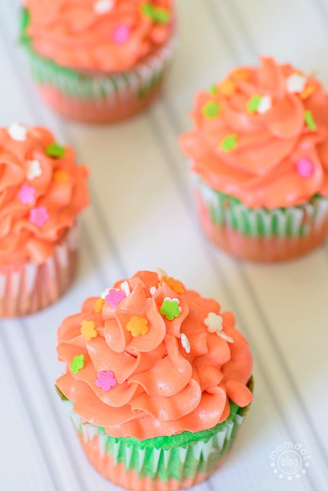 how to make tie dye and camo cupcakes, perfect for a fun exciting party