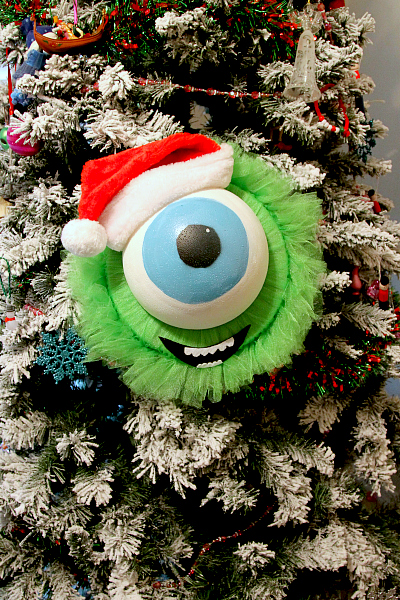 mike wazowski holiday wreath tutorial