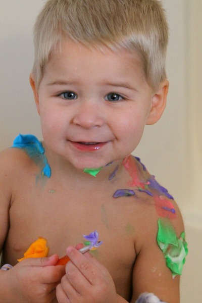 Bath Tub Shaving Cream Paint, learn more on www.momdot.com for this and other kids crafting activities