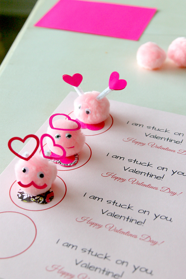 Valentines Day Friends: "Stuck on you" with Free Printable, Easy Kids Craft by MomDot.com