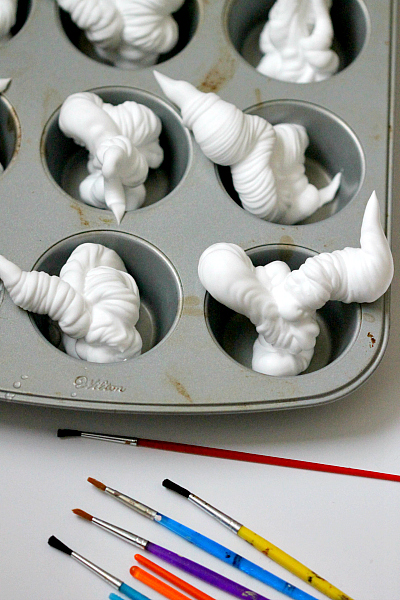 Bath Tub Shaving Cream Paint, learn more on www.momdot.com for this and other kids activities