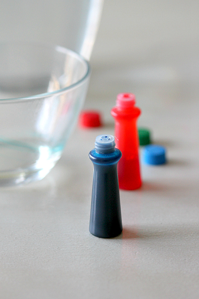 Kids Activity and Tutorial: Streaming Food coloring in oil and water