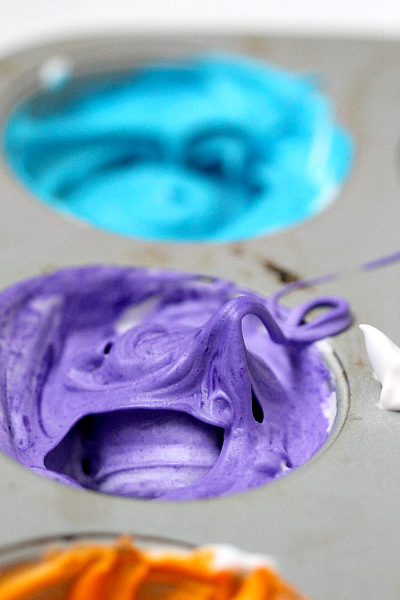 Bath Tub Shaving Cream Paint, learn more on www.momdot.com for this and other kids crafting activities