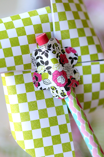 DIY Pencil Topper Pinwheels, add a "You Blow me Away" note and it becomes a great no candy valentine handout!