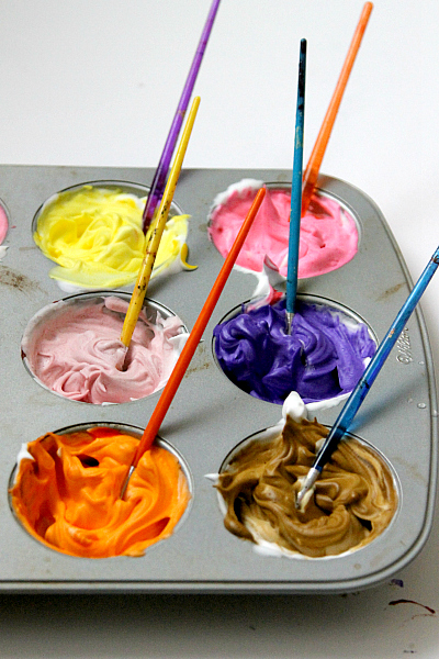Bath Tub Shaving Cream Paint, learn more on www.momdot.com for this and other kids crafting activities