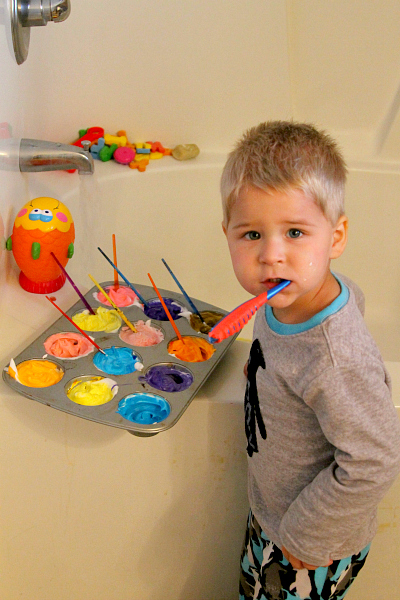 Bath Tub Shaving Cream Paint, learn more on www.momdot.com for this and other kids crafting activities