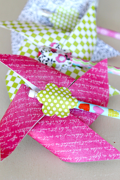DIY Pencil Topper Pinwheels, add a "You Blow me Away" note and it becomes a great no candy valentine handout!