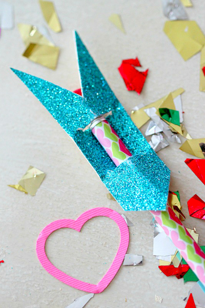 DIY Arrow Pencil Topper , Perfect for Teachers, Classroom crafts , Only need construction paper and pencils!