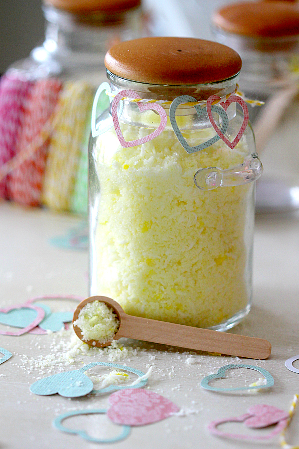 How to make kitchen sugar scrub that makes your entire house smell good and your hands soft