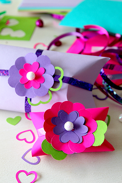 VHow to create a DIY Pill Box for Valentines day and other goodies, Crafting Blog MomDot.com