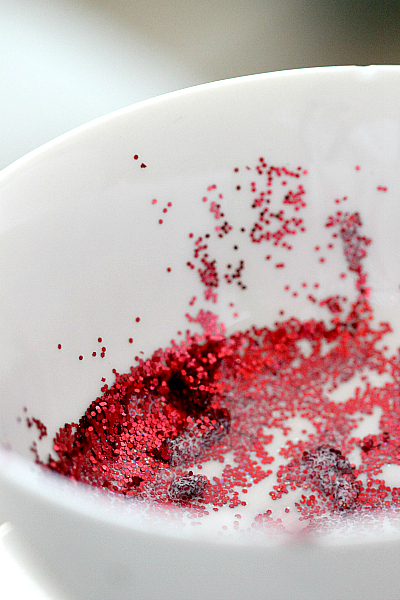 Valentines Day DIY Glitter Bowl with Modge podge and balloons
