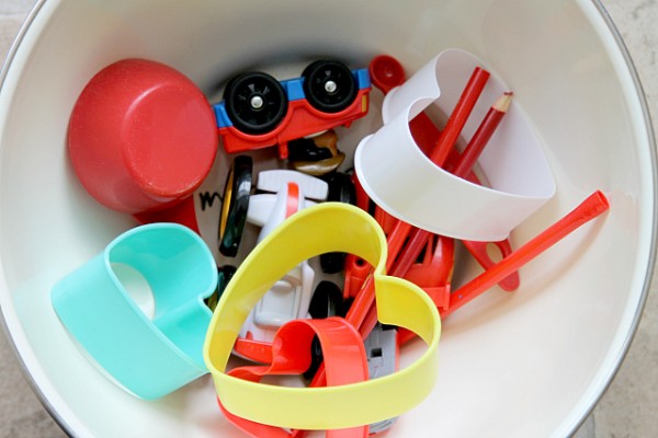 Kids activity play, match game easy to follow and easy to do, perfect for kids 2-3 years in age.