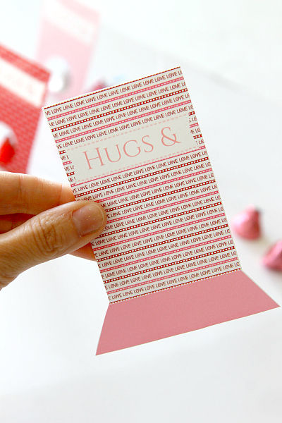 Printable Valentines Day cards for Hershey Kisses, learn more at www.momdot.com 