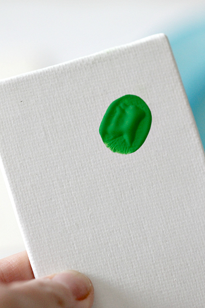 St. Patricks Day Crafting: 4 leaf clover magnets with kids
