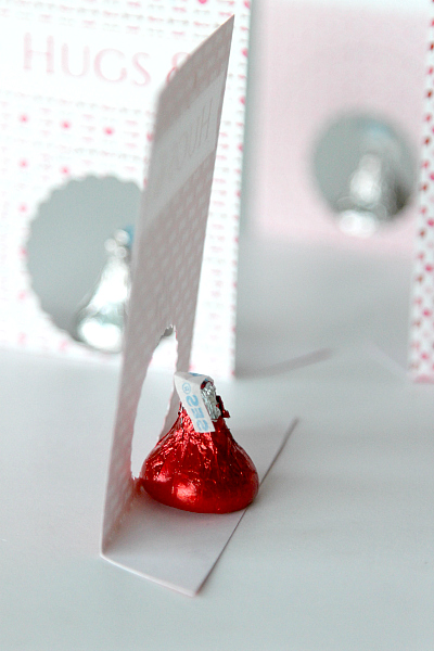 Printable Valentines Day cards for Hershey Kisses, learn more at www.momdot.com 
