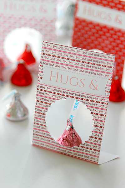 Printable Valentines Day cards for Hershey Kisses, learn more at www.momdot.com 