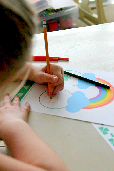 St. Patricks Day Free Printables, Easy Under the Rainbow worksheets from www.momdot.com
