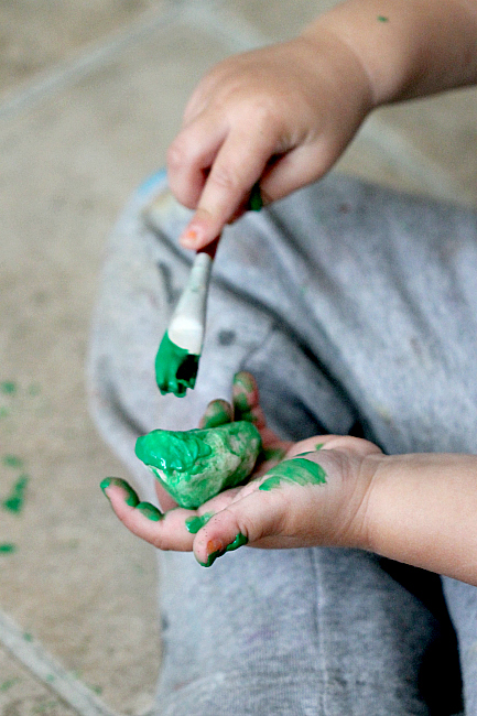 St Patricks Day Kid Crafting, www.momdot.com