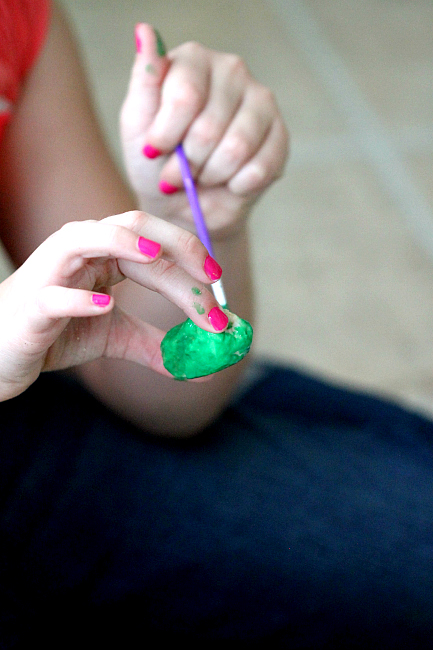 St Patricks Day Kid Crafting, www.momdot.com