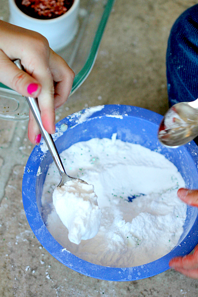 Baking Soda Kitchen Activity for Kids, www.momdot.com