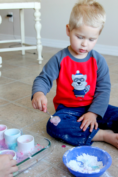 Baking Soda Kitchen Activity for Kids, www.momdot.com