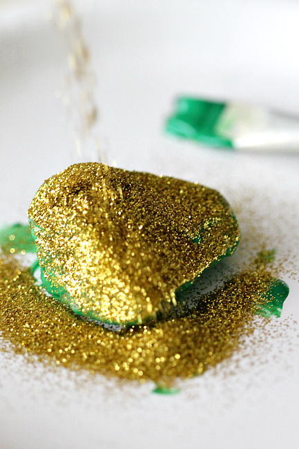 St. Patricks Day Blarney Stone, Make your own luck! www.momdot.com