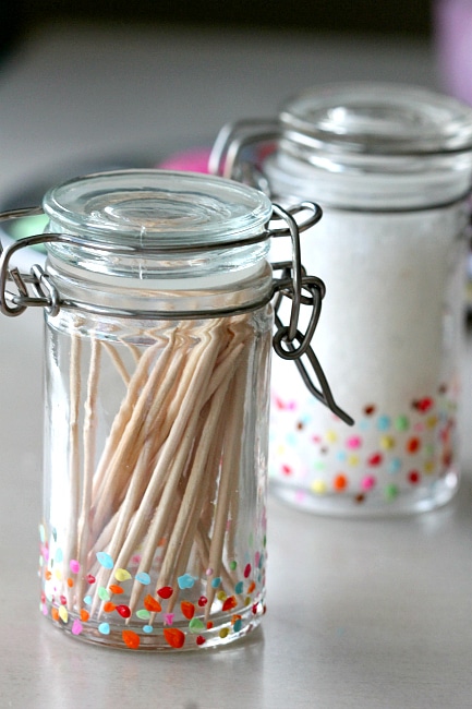 Update your Kitchen with Cuteness, DIY Spice Jar Technique . Inspiration from www.momdot.com