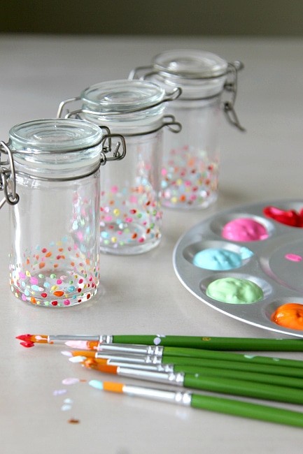 Update your Kitchen with Cuteness, DIY Spice Jar Technique . Inspiration from www.momdot.com