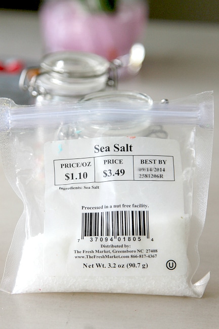 Update your Kitchen with Cuteness, DIY Spice Jar Technique . Inspiration from www.momdot.com
