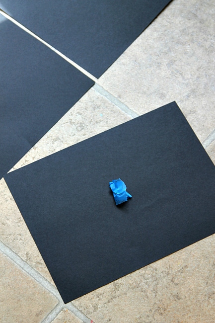Create an Indoor Sidewalk to Chalk on, easy for kids of all ages and hours of fun! more at www.momdot.com