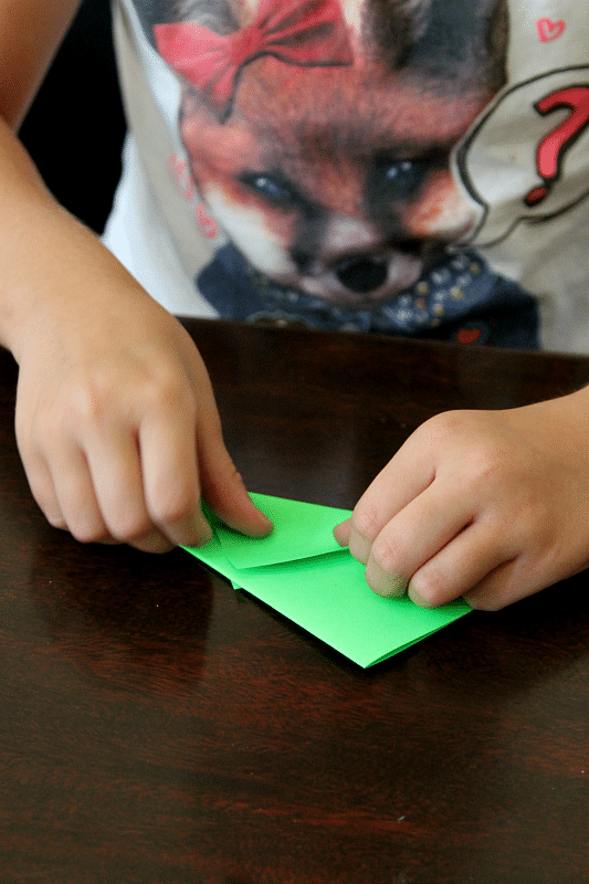 create a crayon table tray with papercrafting, from the mind of a 9 year old
