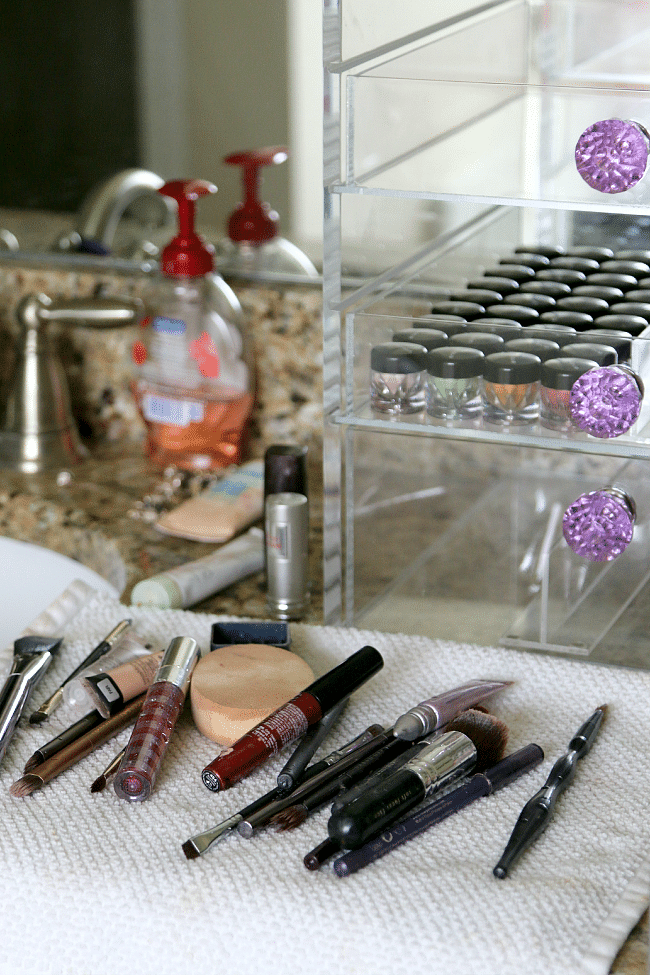 Cutie Cube Makeup organizer , see the best way to stay organized with before and after photos