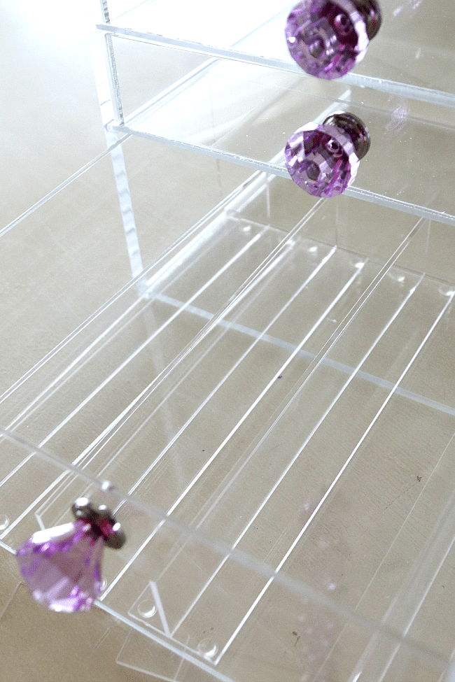 Cutie Cube Makeup organizer , see the best way to stay organized with before and after photos