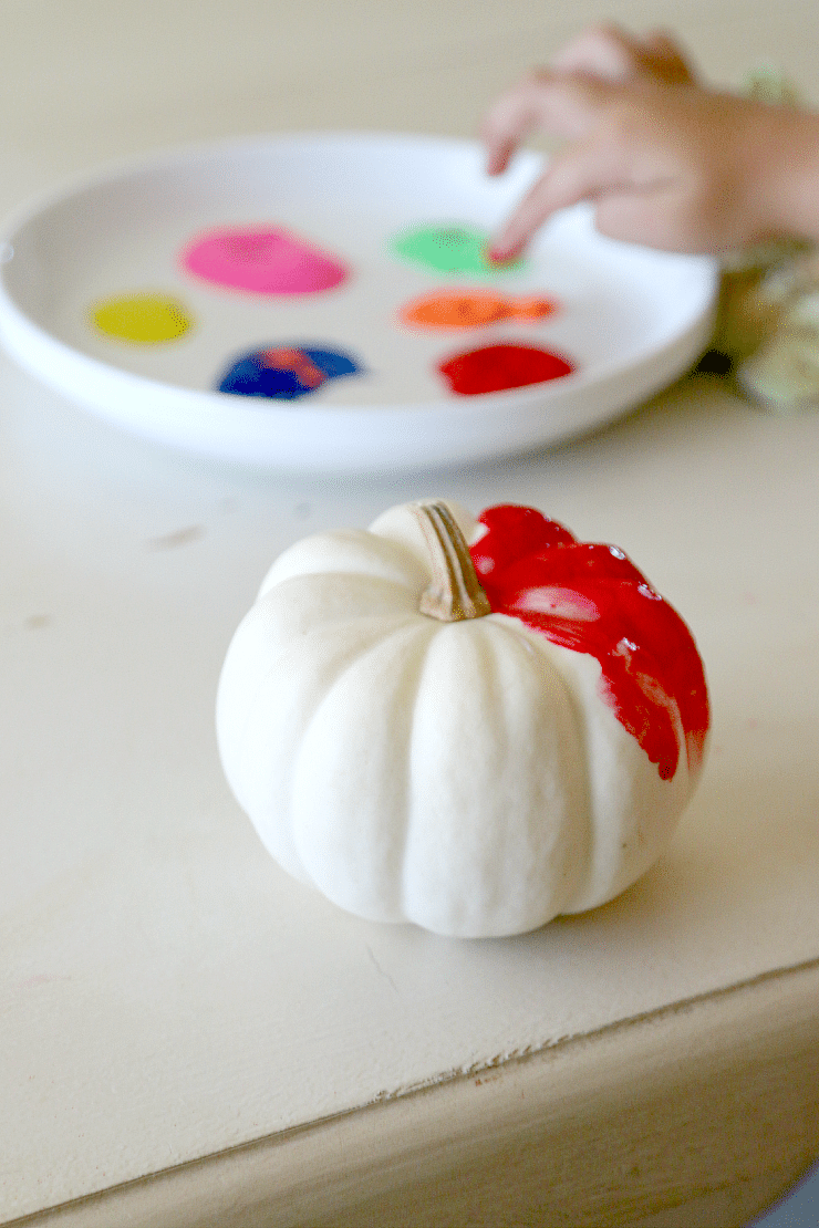 Fingerpainting a Pumpkin, perfect "no carve" solution for toddler or kids halloween fun