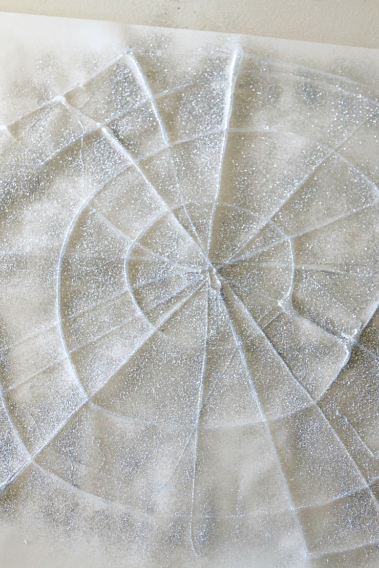 Create easy and flexible spider webs with hot glue for decoration, picture tutorial and fun Halloween Craft