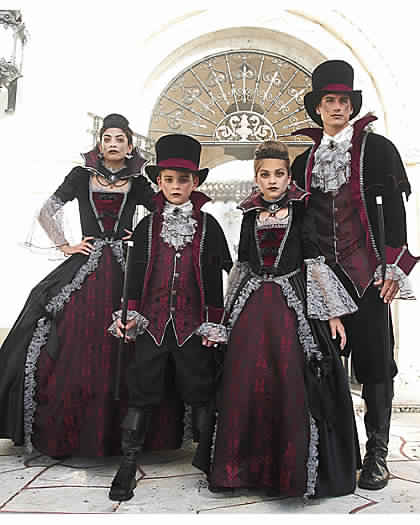 8 Matching Family Halloween Costume Ideas 8 Matching Family Halloween Costume Ideas