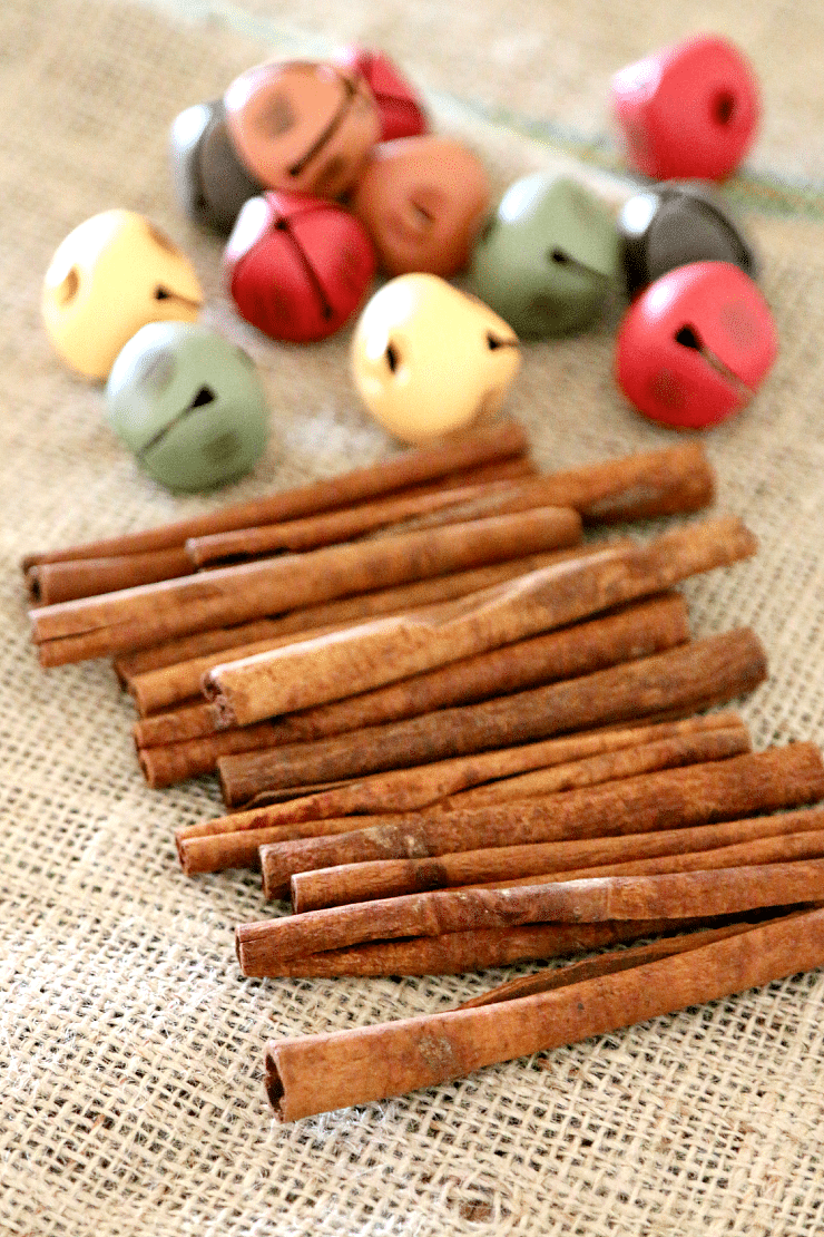 Cinnamon Stick Star Ornament : Christmas DIY that smells amazing with a little jingle