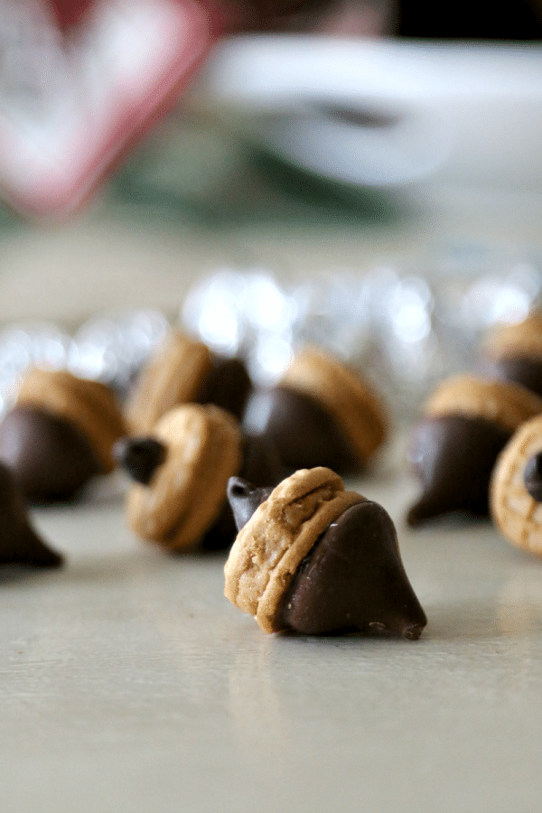 Acorn Treat Recipe with Nutter Butters and Hersheys