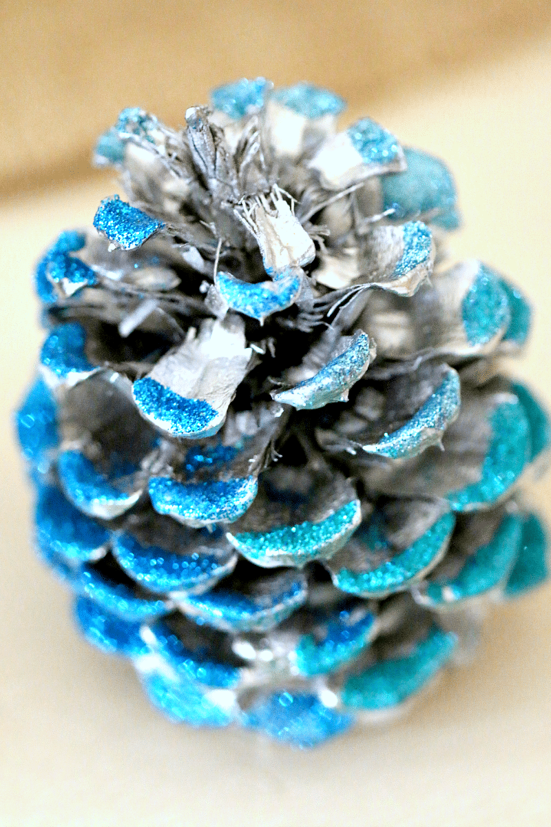 Glittered Pinecones {DIY Holiday Decor}