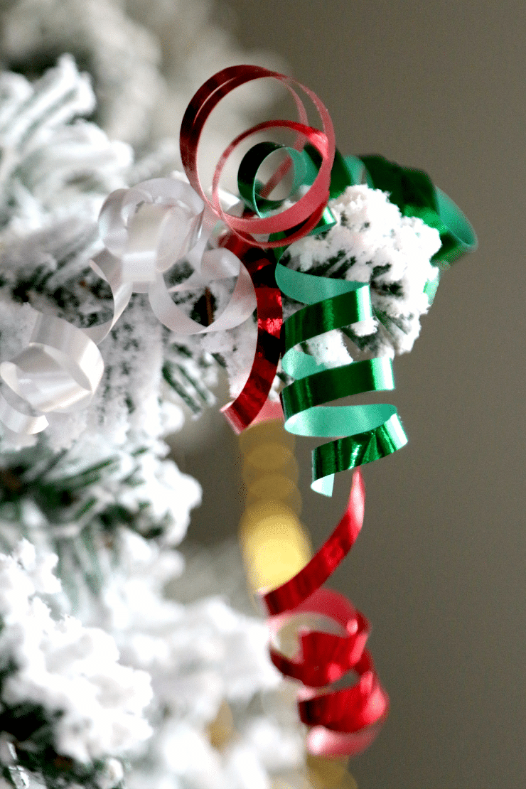 Make a perfect Christmas Ornament with a Paperclip and Curly Ribbon, Fun, Inexpensive Chrismas DIY