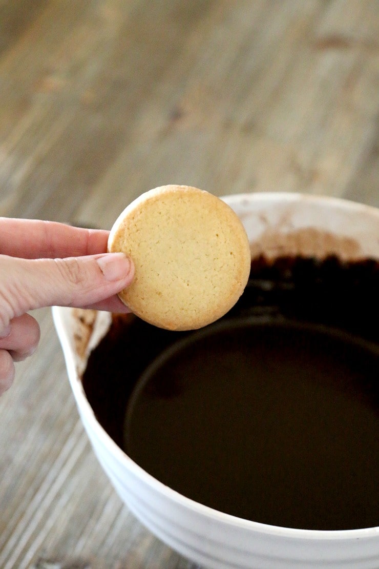 how to make homemade chocolate perfect for valentines day and other treats