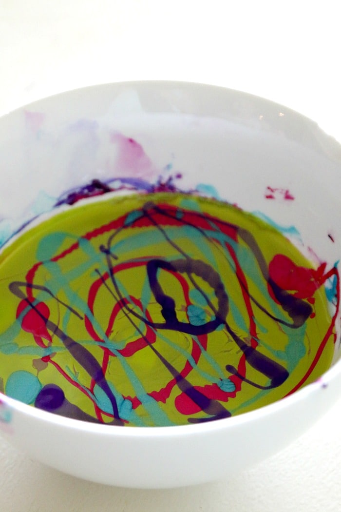 how to: marbleizing easter eggs, Fun DIY for Marbling Beautiful Easter Eggs