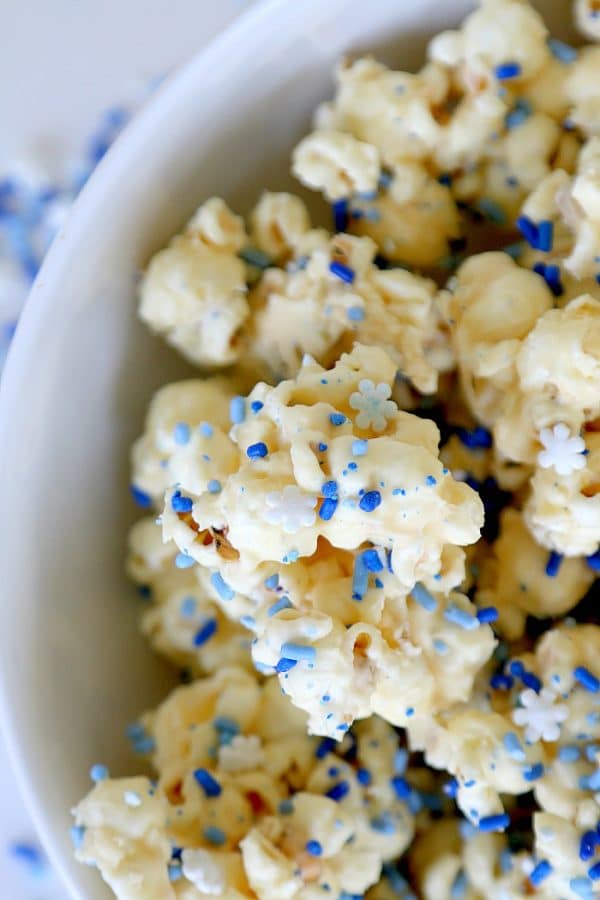 White Mint Chocolate Popcorn Recipe (Frozen Inspired too!)