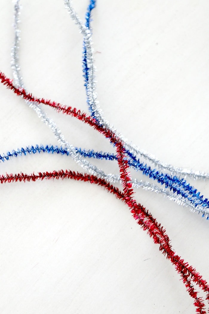 Pipecleaner crafting for 4th of july