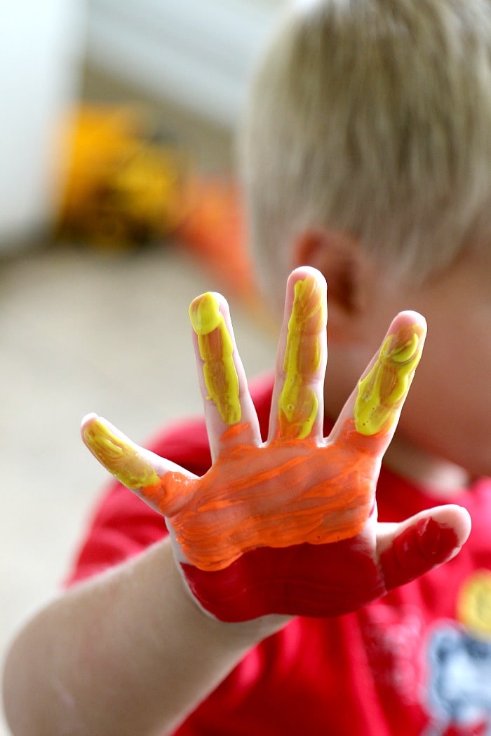 Campfire Handprint Art perfect for Preschoolers, summer and 4th of July handprint fun -Free Printable