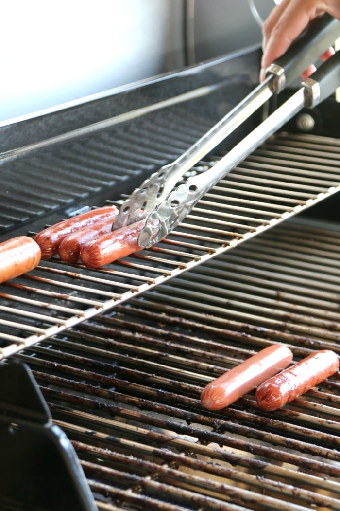 hot dogs grill