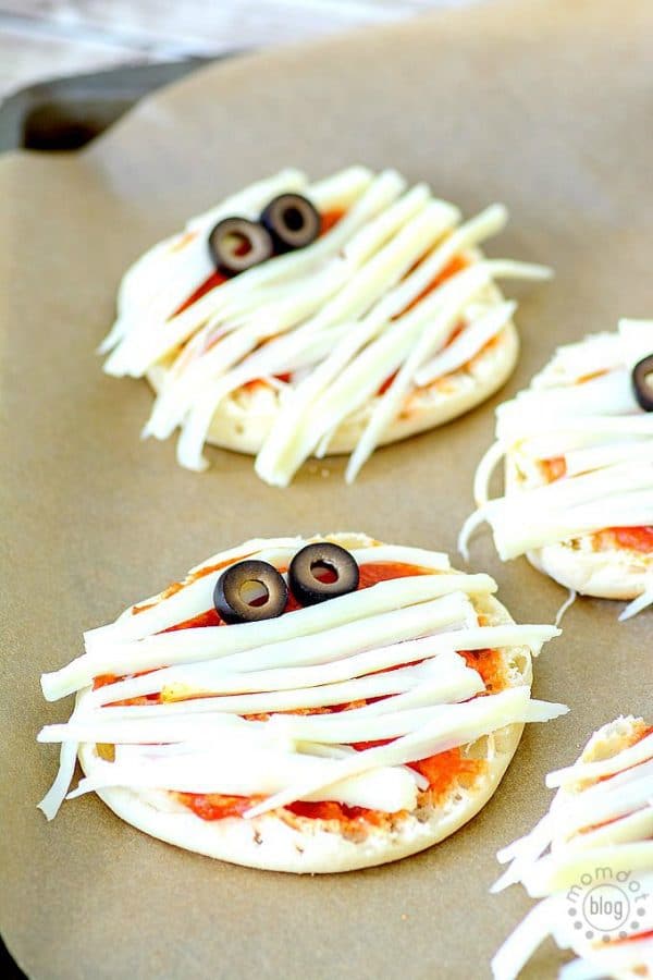 How to delight your kids with Mummy Pizza this halloween