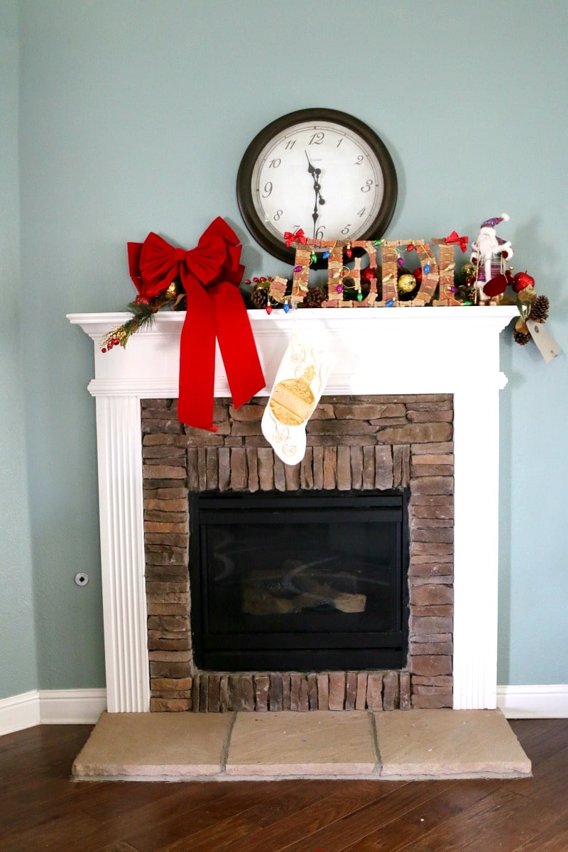 Create a stocking holder for your pet that is striking, easy, and makes you look like a crafting boss 
