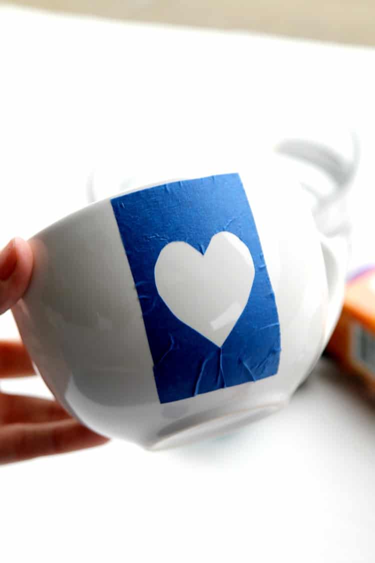 DIY Marbled Coffee Cups: Unique coffee cups to gift to a loved one this Valentines Day