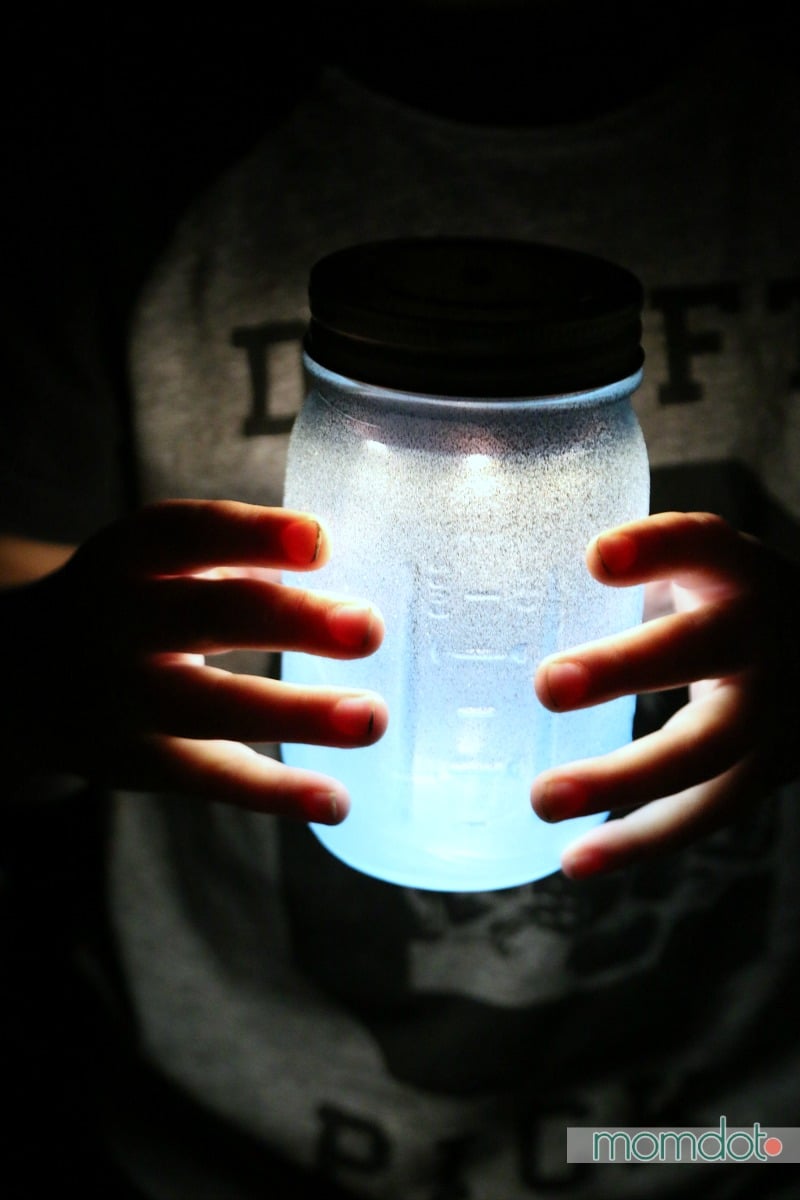 Mason Jar Night light DIY, How to seaglass your mason jar and then turn it into a night light (nope, not a candle OR paint!) that glows all night long - totally awesome, you are going to want to make TONS of these for a mason jar wedding, childs room, or outdoor lantern for dinner